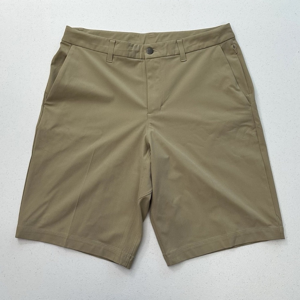 Lululemon Commission Shorts Men's Size 32 Khaki Warpstreme 11" Relaxed Outdoors